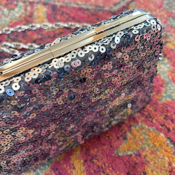White House Black Market | Women’s Silver Sequin Crossbody Clutch Purse OS - Picture 6 of 10